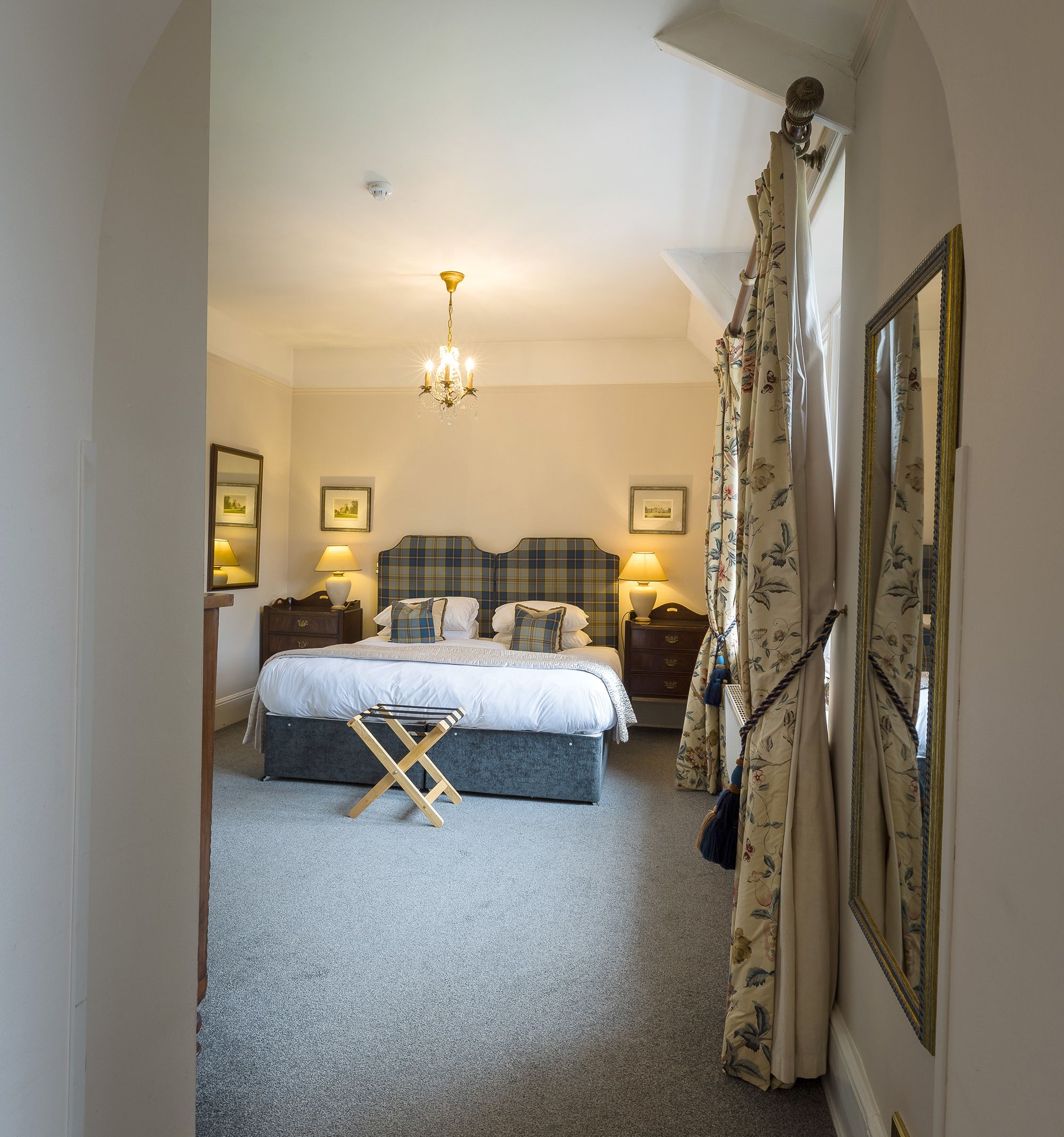 rustic tartan themed hotel suite