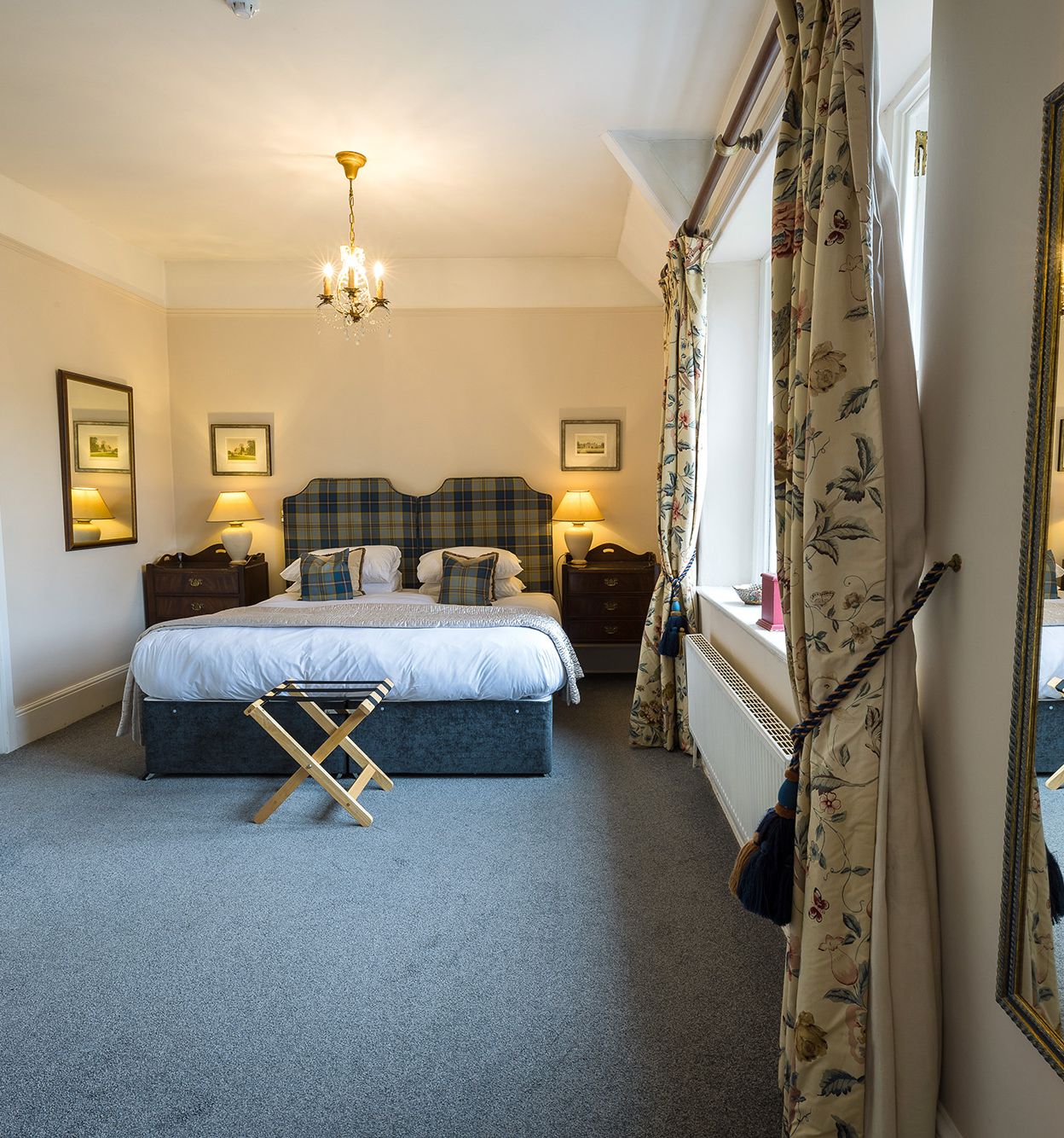 rustic tartan themed hotel suite