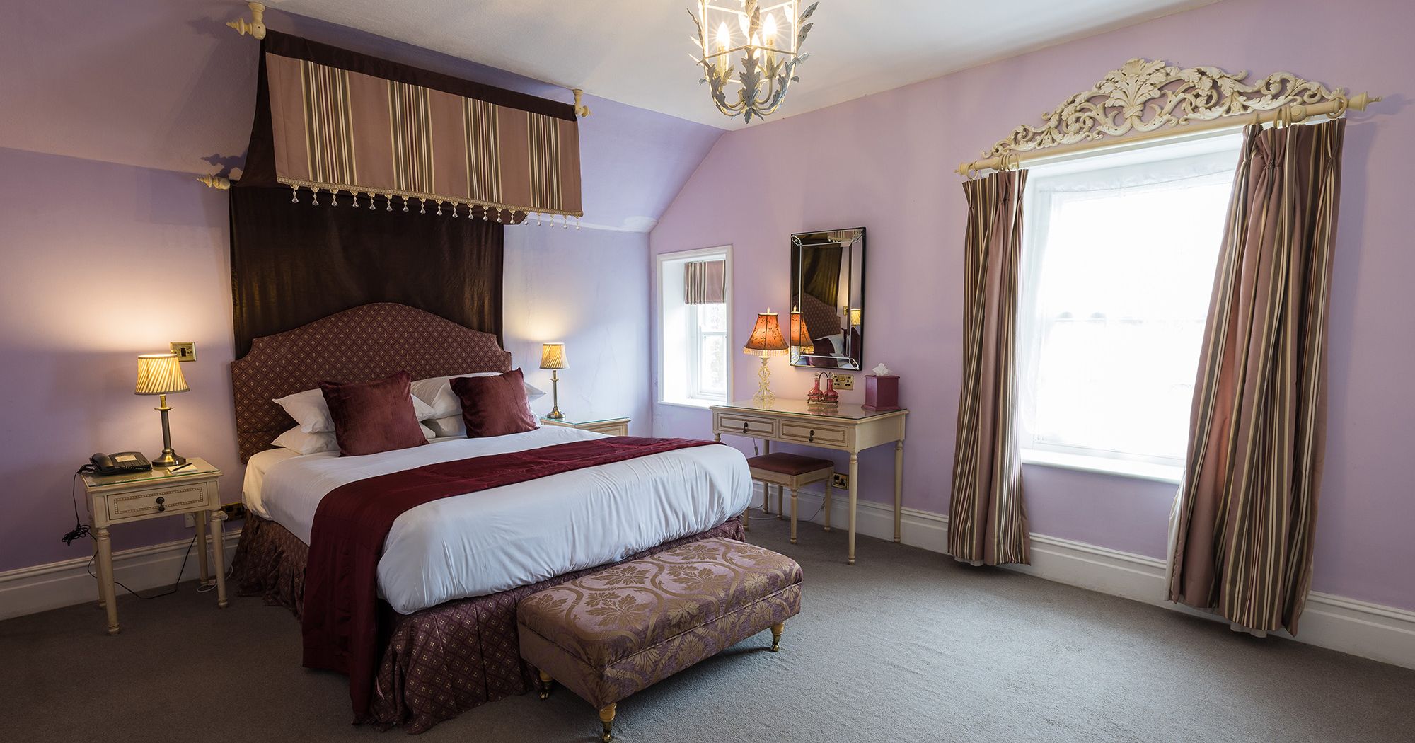 canopy bed in bridal honeymoon hotel suite