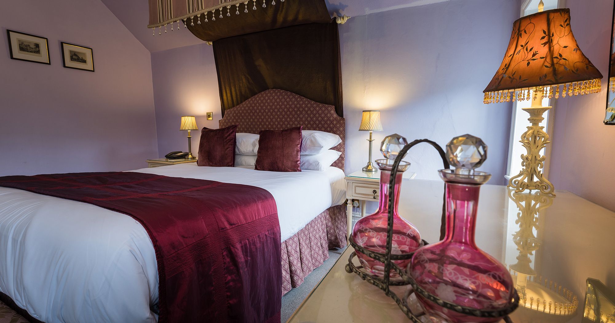canopy bed in bridal honeymoon hotel suite