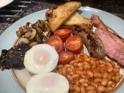 Poached eggs, Rdhill Farm Lincolnshire pork sausage, bacon, black pudding, fried bread, mushrooms, tomatoes and baked beans