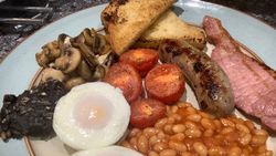 Poached eggs, Rdhill Farm Lincolnshire pork sausage, bacon, black pudding, fried bread, mushrooms, tomatoes and baked beans
