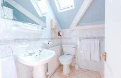 Wenlock Bathroom 1