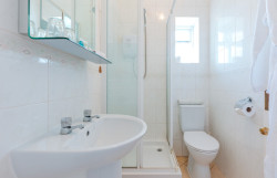 Stretton Bathroom 1