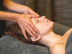 Woman having a Gaia lifting facial