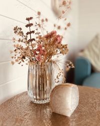 Dried flowers in vase
