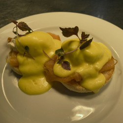 Eggs benedict