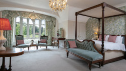 Four Poster Room Maple