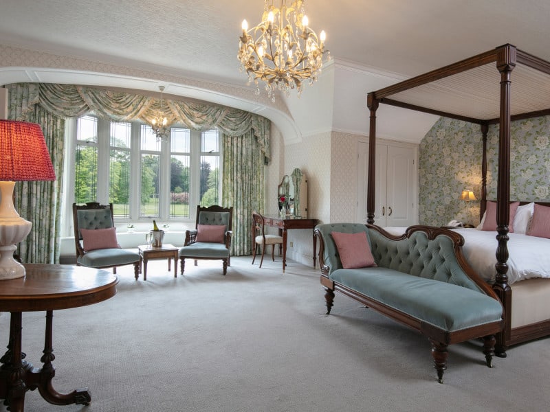 Four Poster Room Maple