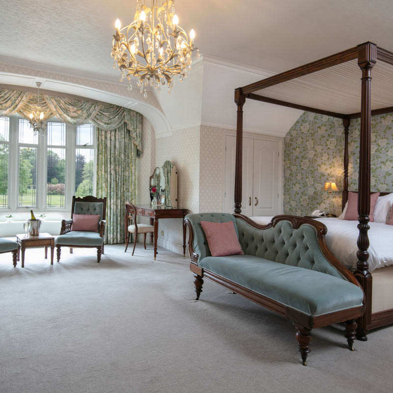 Four Poster Room Maple