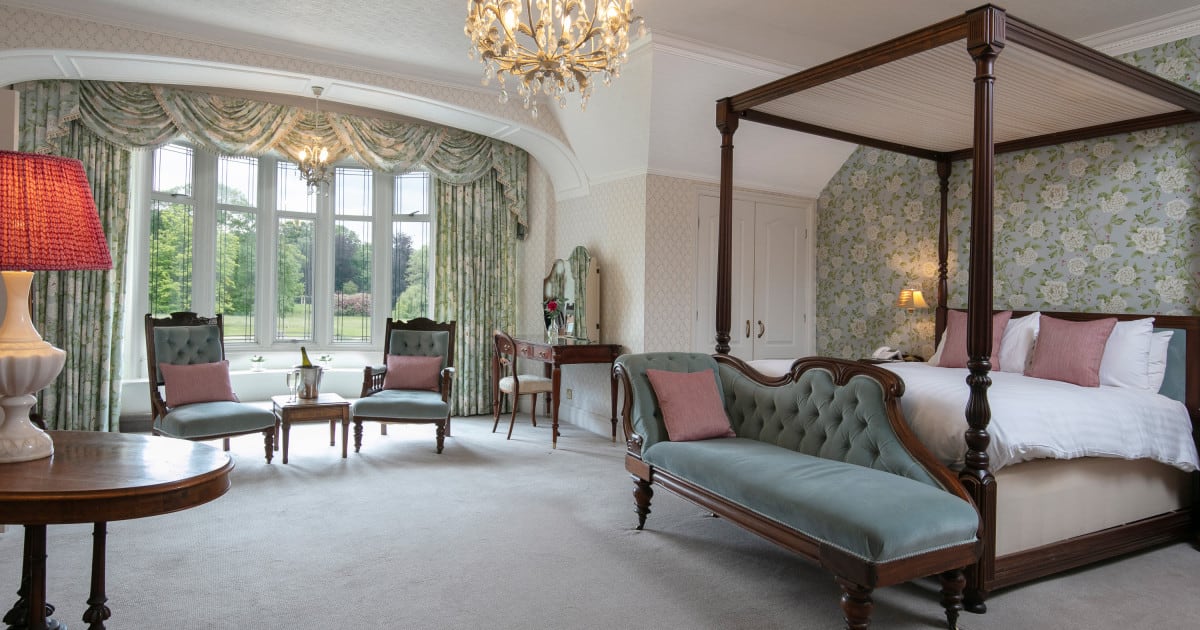 Four Poster Room Maple