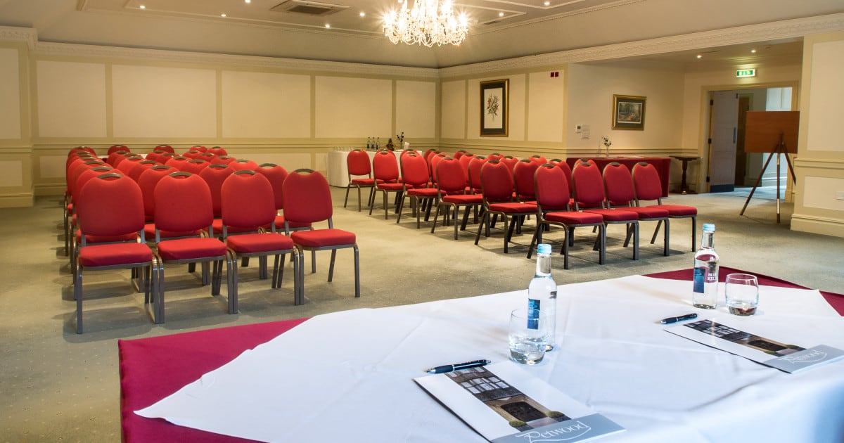 Cedar theatre style from top table