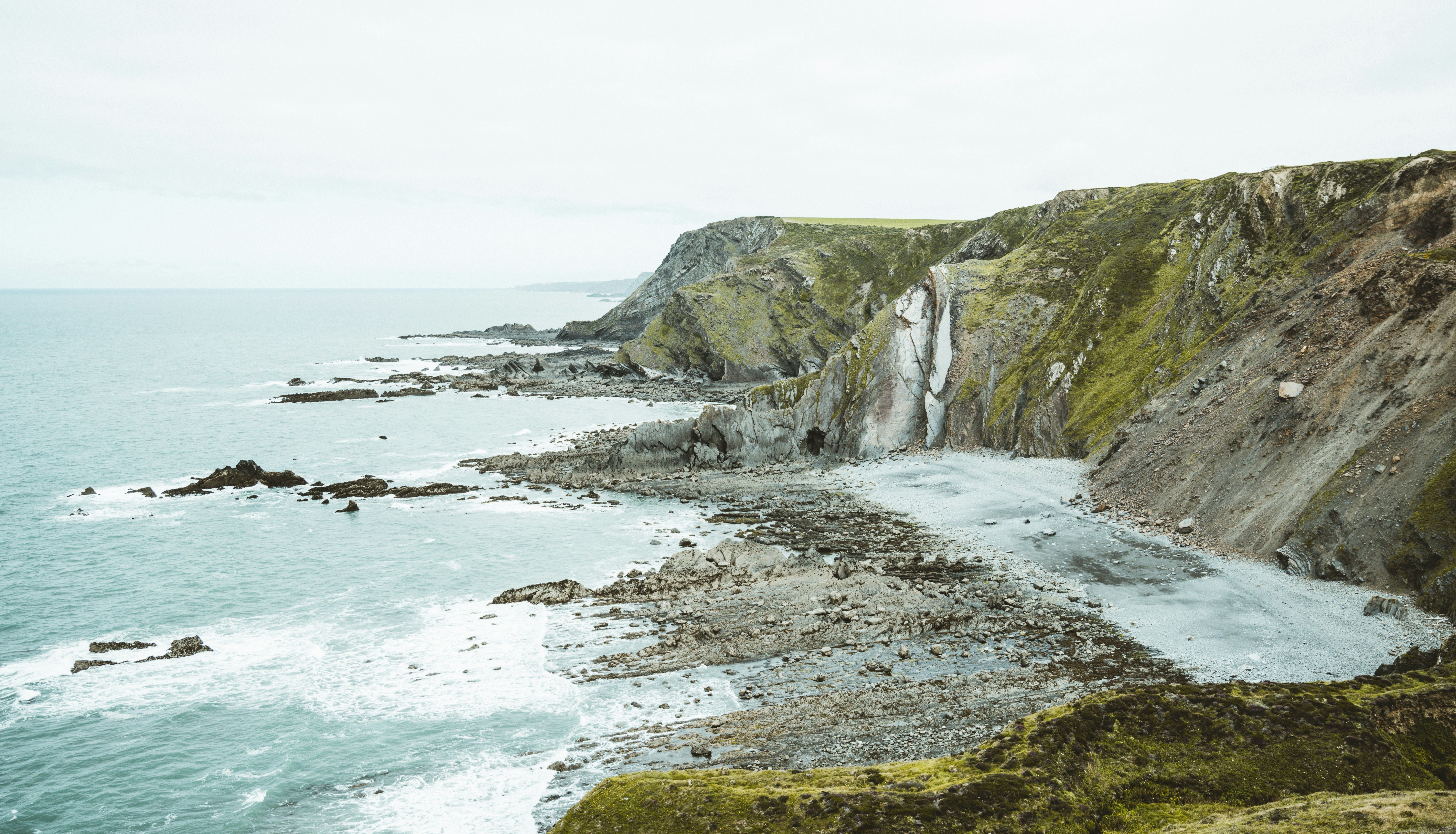 annie-spratt-KBnBsl8T_FQ-unsplash-min