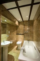 Charles I Suite Bathroom