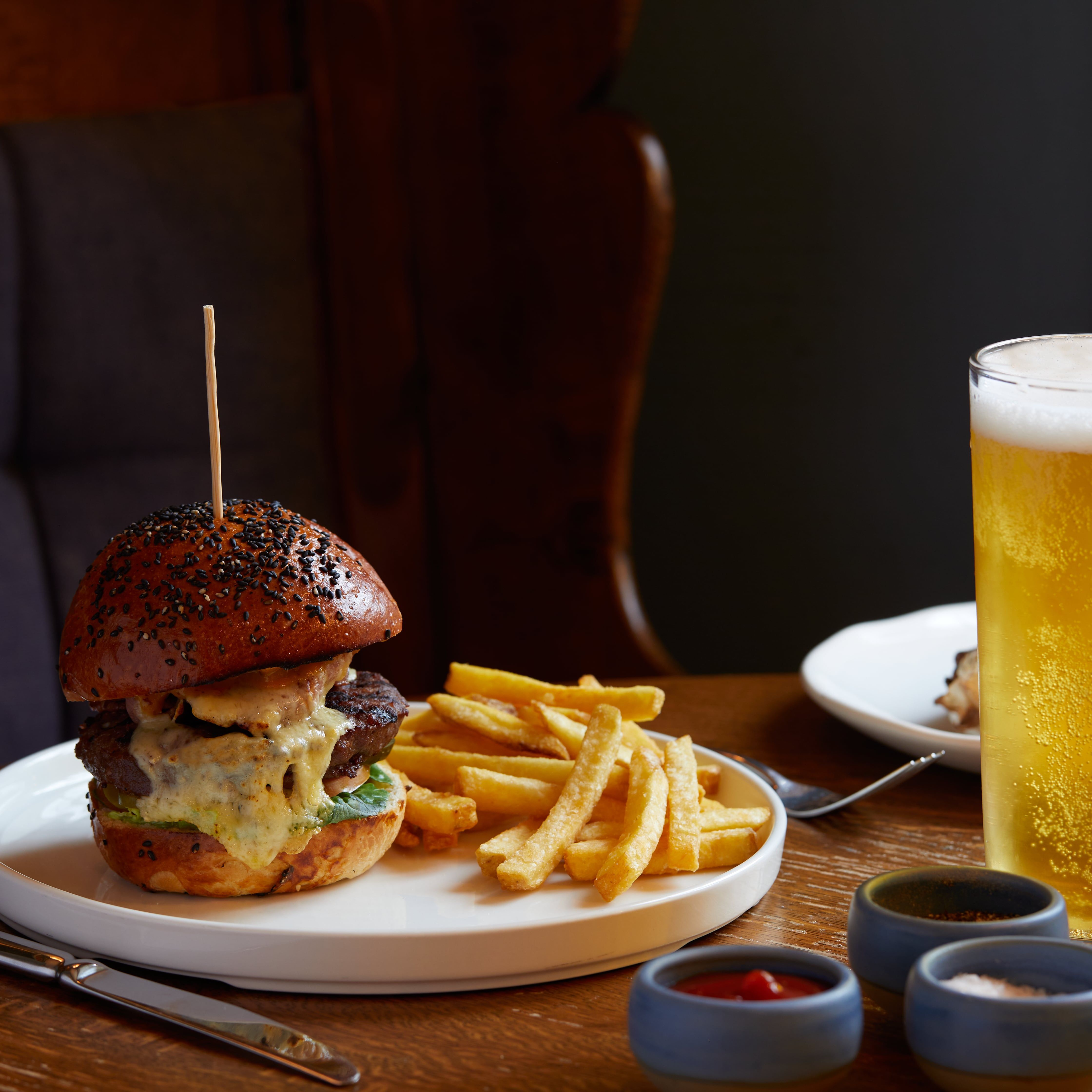 20-11-22Queens Arms Food & Drink 83-min - Copy