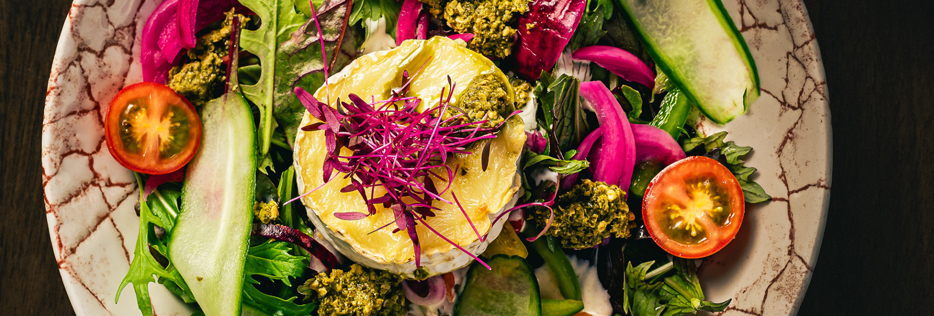 Salad with baked cheese