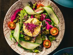 Salad with baked cheese