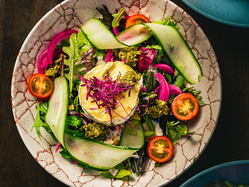 Salad with baked cheese