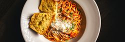 Spaghetti with garlic bread