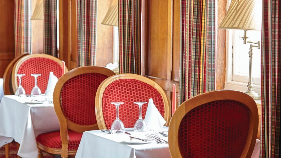 The restaurant at Royal York with Tables in the window