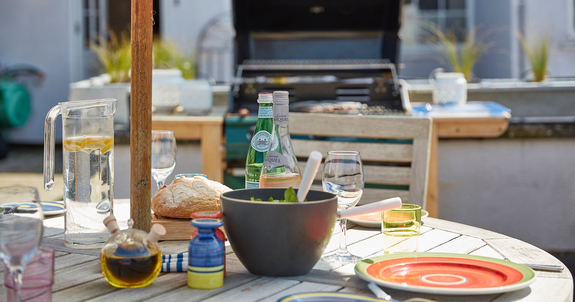 Garden table with food and drinks
