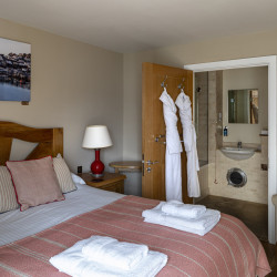 ROOM 2 2