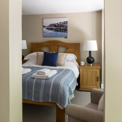 ROOM 4 4
