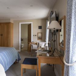 ROOM 6 2