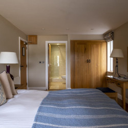 ROOM 7 3