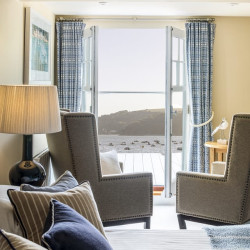 ROOM 9 2