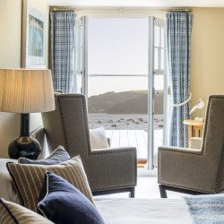 ROOM 9 2