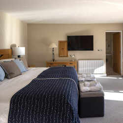 ROOM 10 2