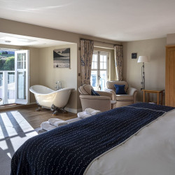 ROOM 10 3