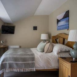 ROOM 16 1