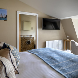 ROOM 21 1