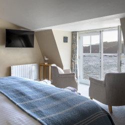 ROOM 21 1