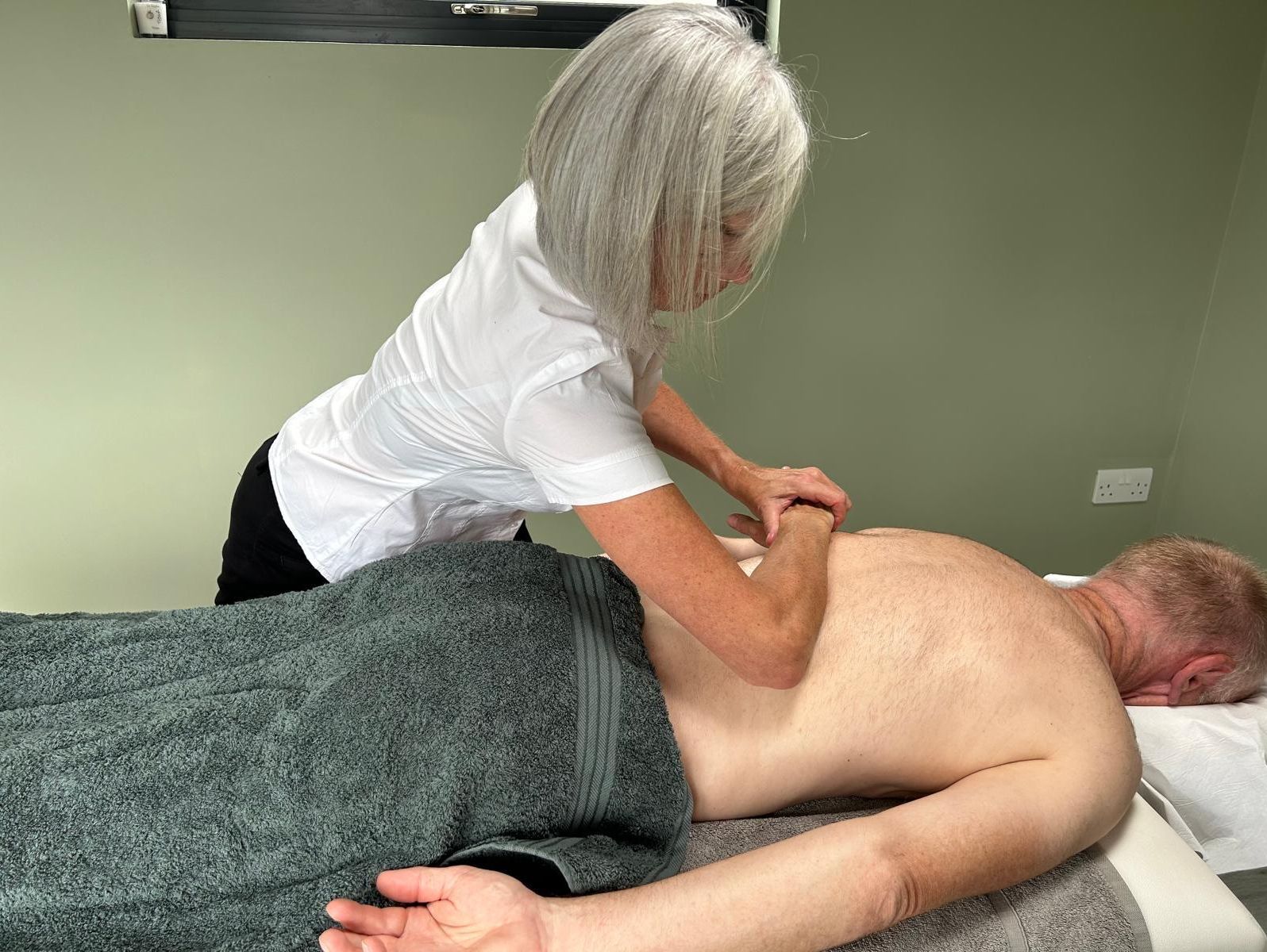 WhatsApp Image 2025-02-03 at 08.55.06_54cec8bd