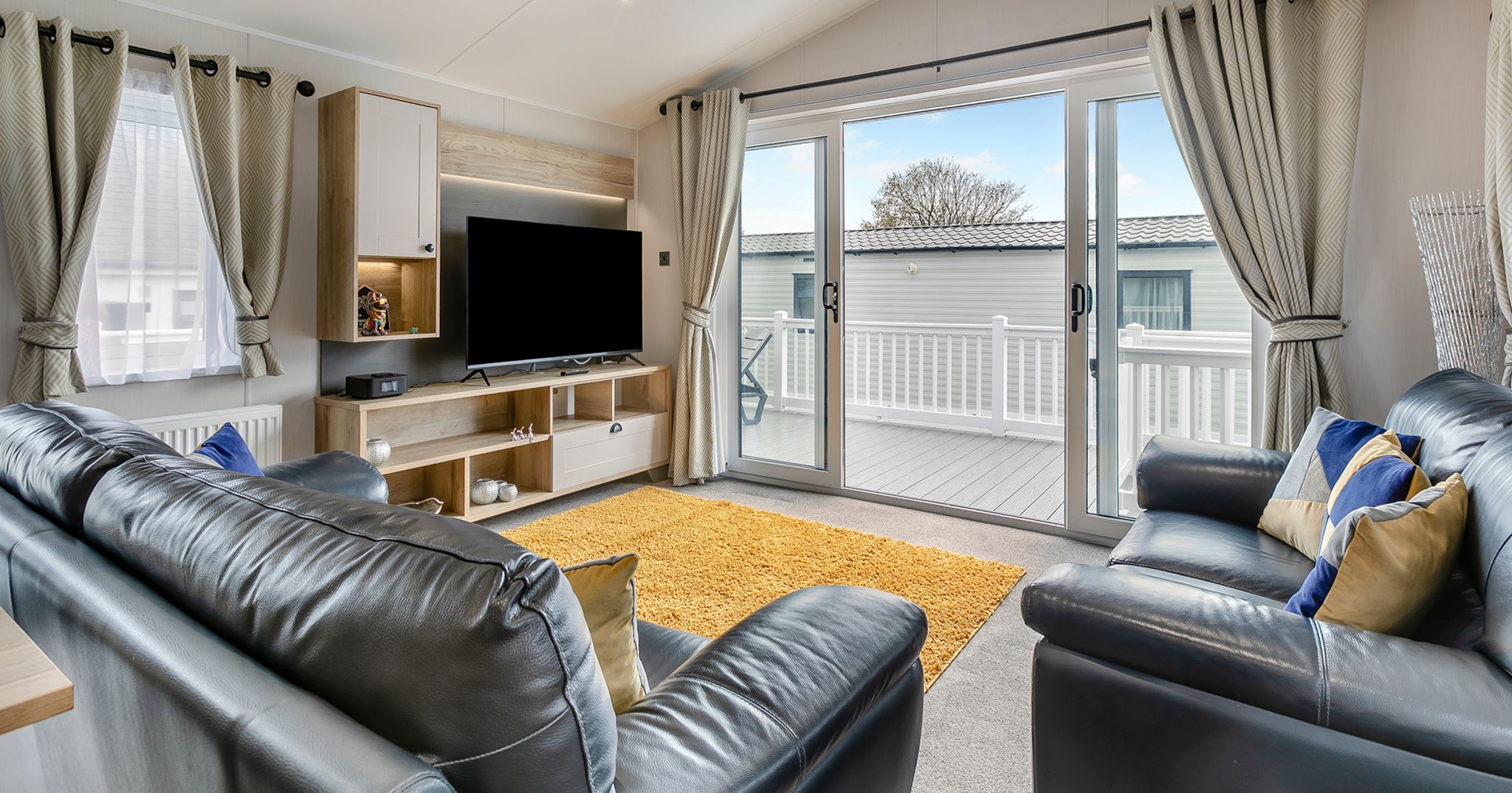 PERRANPORTH_VIP_LODGE_2_BED_HOT_TUB-interior05