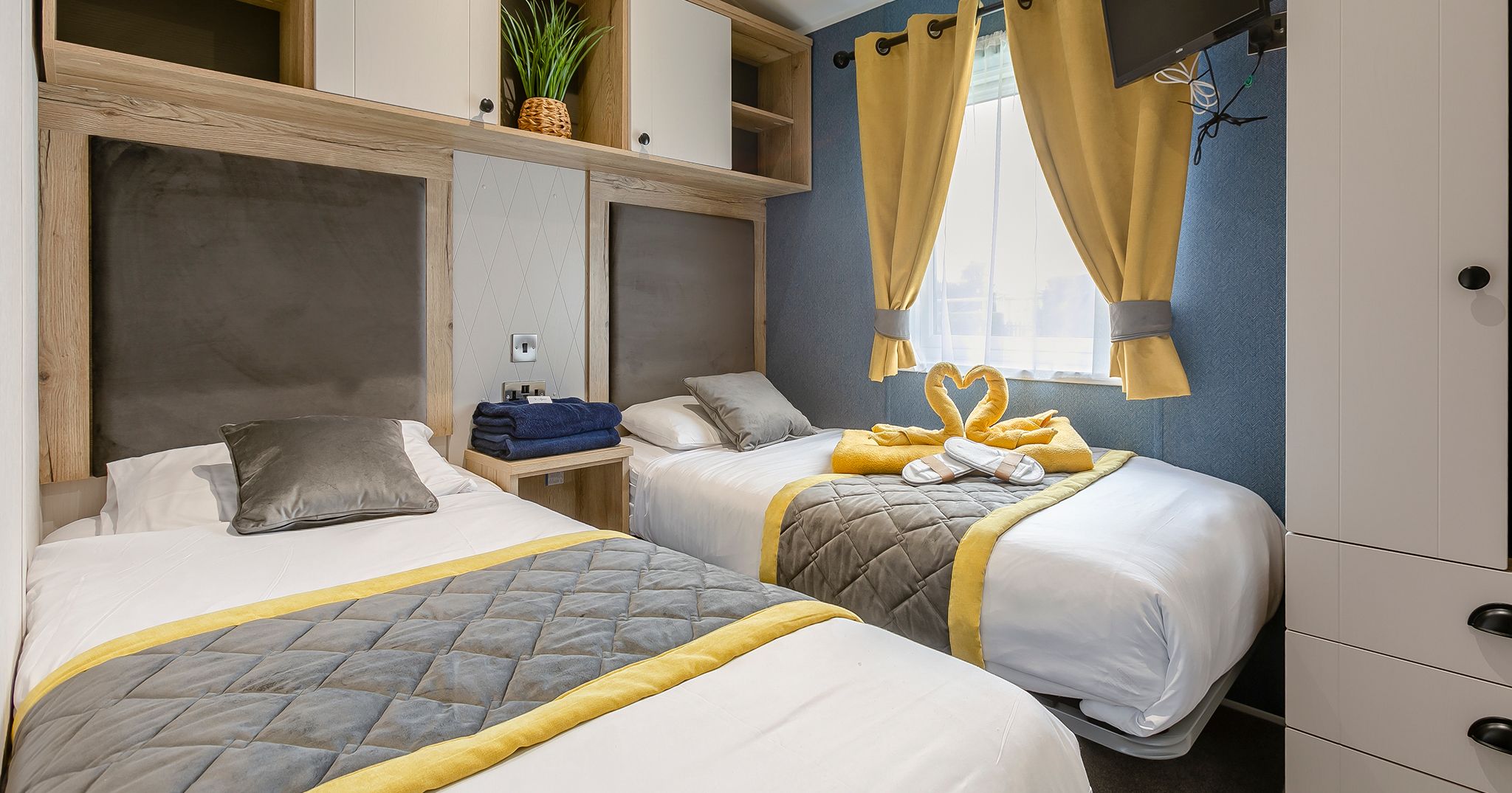 PERRANPORTH_VIP_LODGE_2_BED_HOT_TUB-interior08