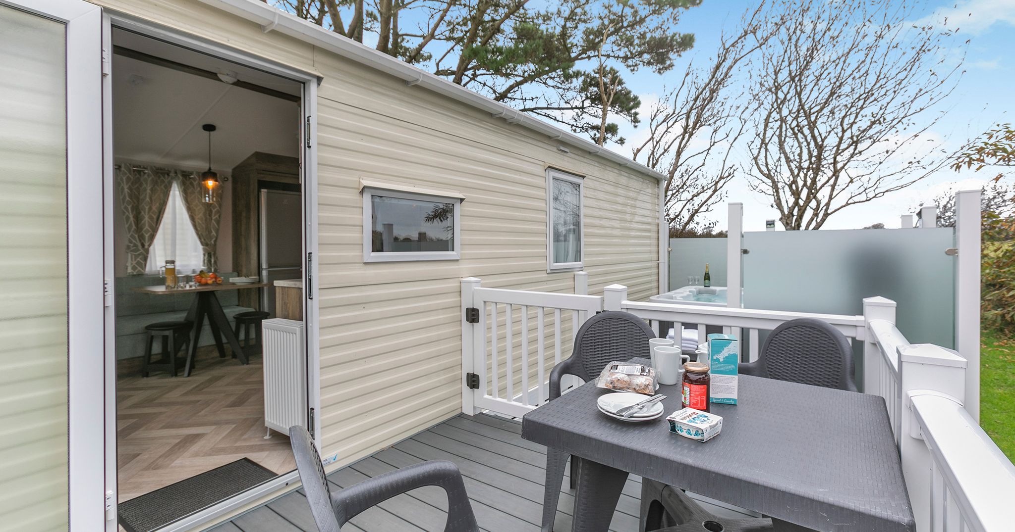 PERRANPORTH_2_BED_HOT_TUB-exterior02