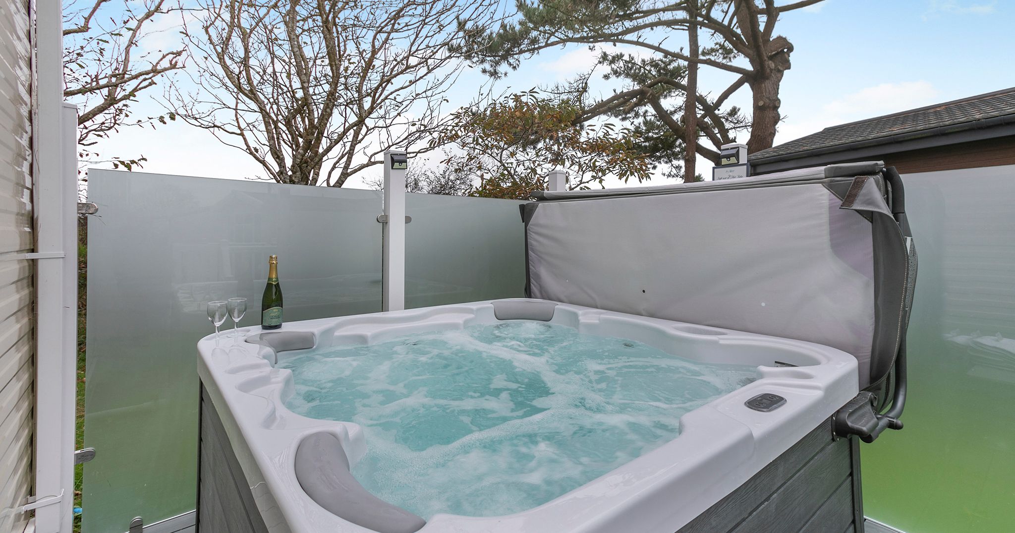PERRANPORTH_2_BED_HOT_TUB-exterior03
