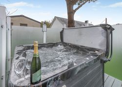HOLYWELL_2_BED_HOT_TUB-exterior03