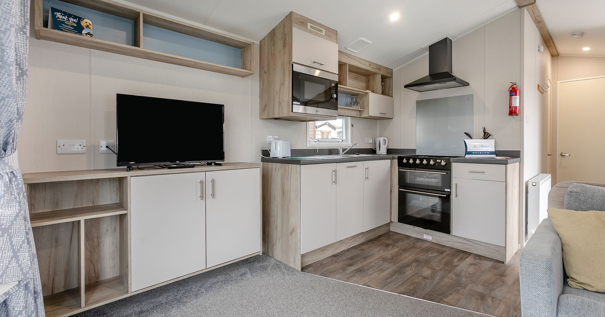 HOLYWELL_2_BED_HOT_TUB-interior06