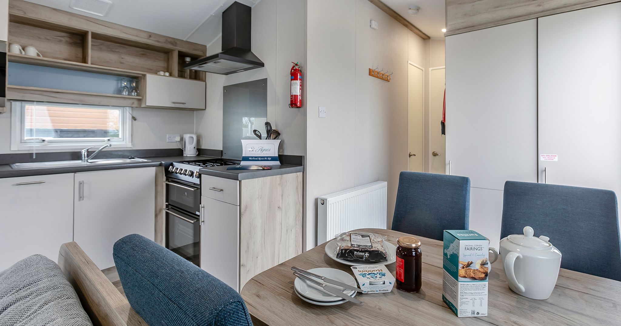 HOLYWELL_2_BED_HOT_TUB-interior07