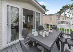 CHAPEL_PORTH_DELUXE_3_BED_HOT_TUB-exterior02