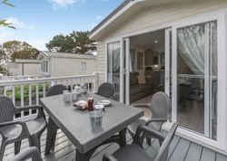 CHAPEL_PORTH_DELUXE_3_BED_HOT_TUB-exterior03