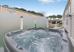 CHAPEL_PORTH_DELUXE_3_BED_HOT_TUB-exterior04