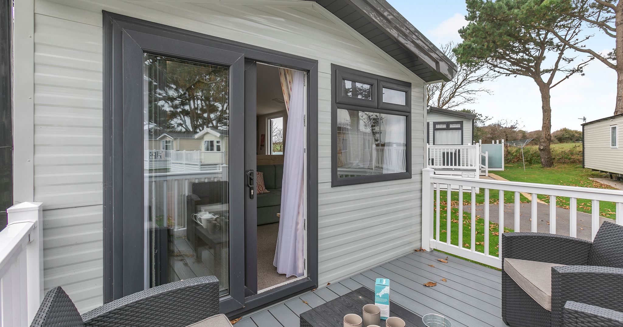 PORTHTOWAN_PLATINUM_3_BED_HOT_TUB-exterior03