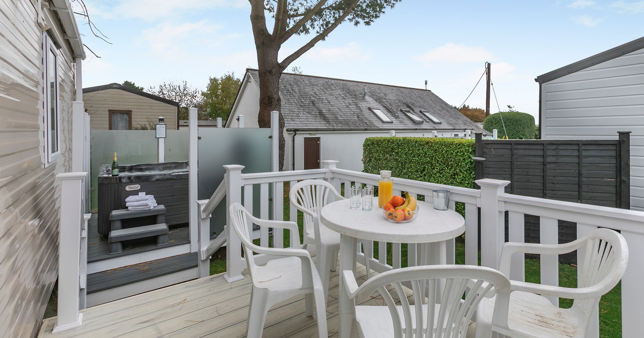 HOLYWELL_2_BED_HOT_TUB-exterior01