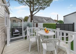 HOLYWELL_2_BED_HOT_TUB-exterior01